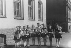 Suure-Jaani keskkooli rahvatantsurühm Tallinnas Noorsoofestivalil 1958.a