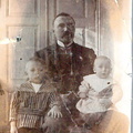 1908.a Ado Johanson poegade Antsu ja Leoga