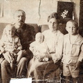 1911.a  Ado ja Julie Johanson poegade Leo, Eino ja Antsuga