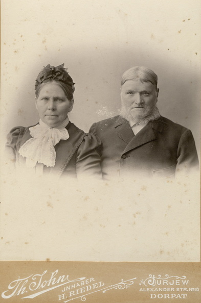 Suure-Jaani kaupmees Karl Reimann koos abikaasa Pauliinega 1903.a