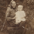 Pauliine Reimann koos Walteri tütre Elsaga 1906.a