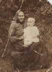 Pauliine Reimann koos Walteri tütre Elsaga 1906.a