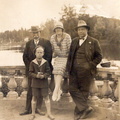 30.juuni1929.a perekond Vaks Raadimõisa lossi ees
