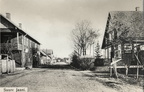 Pärnu tänav u. 1915.a. Vasakul Tuletõrjujate Seltsi maja ja paremal apteek