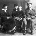 1923.a. Gertud Kapp, Marie Kapp koos poja Harriga ja Artur Kapp