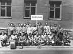Suure-Jaani puhkpilliorkestriga laulupeole 1975.a. Albert Pettinen teises reas paremalt neljas