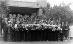 1978.a Suure-Jaani keskkooli 30. lend. Kolmandas reas paremalt esimene muusikaõpetaja, laulukoori-  ja orkestrijuht Albert Pettinen