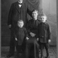 Kooliõpetaj ja köstri Hans Kapi perekond u. 1916.a