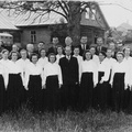 Suure-Jaani kultuurimaja segakoor 1950-datel. Dirigent Ants Ruut