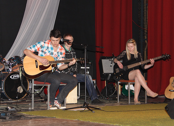 Suure-Jaani valla õpilaste lauluvõistlus Nooruse Laul 2014.