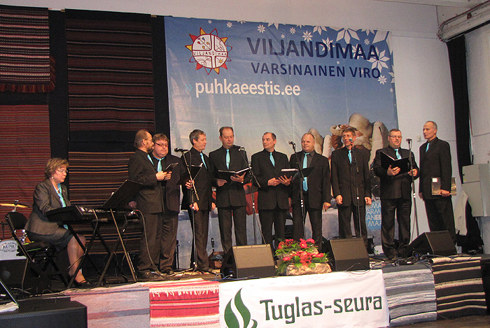 Suure-Jaani valla rahvas Helsingis 31. Mardilaadal Viljandimaa kultuuriprogrammis üles astumas.