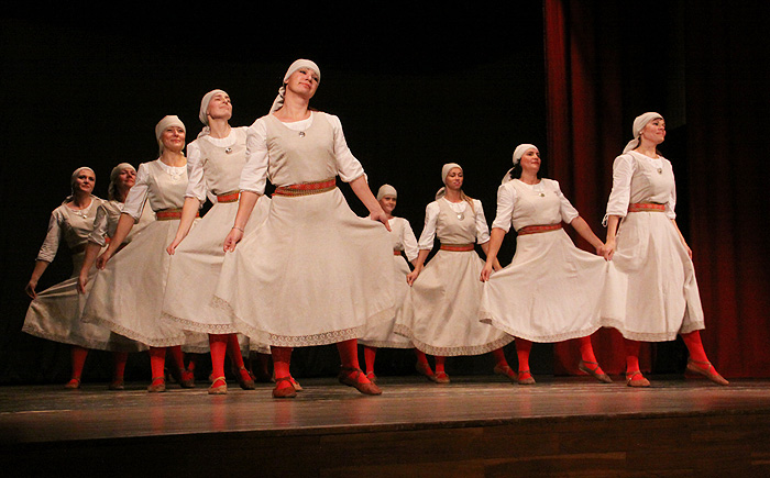 Vastemõisa naiste tantsurühma Vastsed Naised 5. sünnipäeva kontsert "Läbitantsitud pastlad"