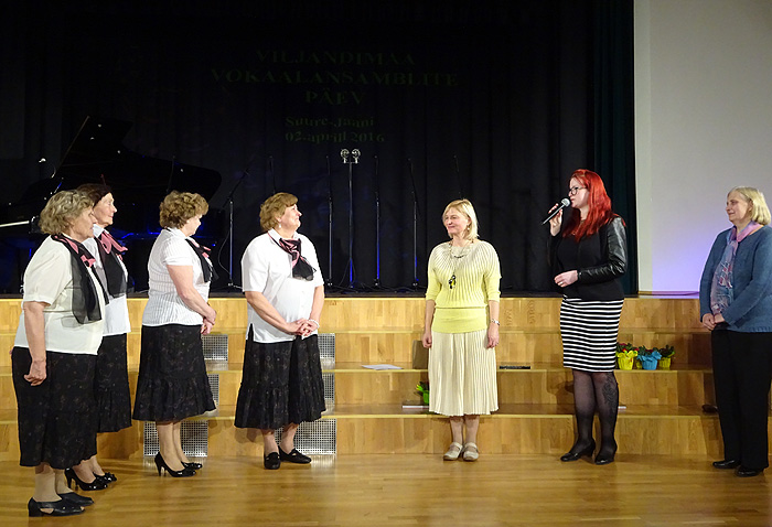 Viljandimaa ansamblite päev Suure-Jaani kooli aulas.