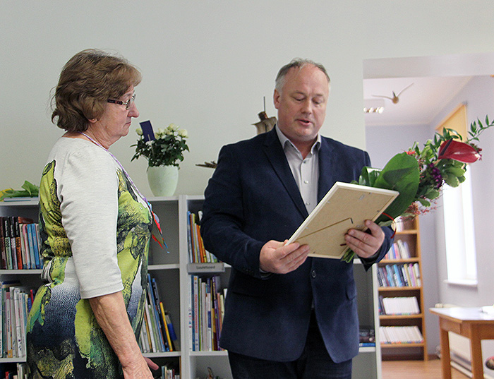 Pidulik Sürgavere raamatukogu uute ruumide avamine ja raamatukoguhoidja Anu Ojamäe pensionile saatmine