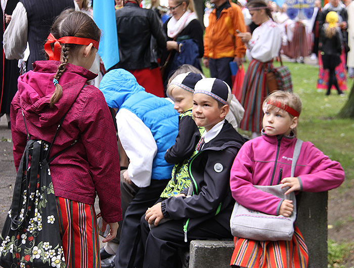Tallinnas noorte laulu- ja tantsupeo "Mina jään" rongkäigus.