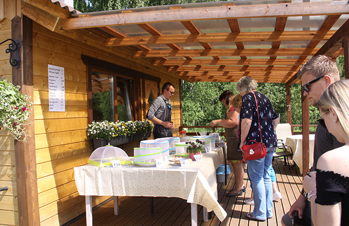 V  Suure-Jaani aiakohvikute päev. Rohekalda aiandi kohvik.