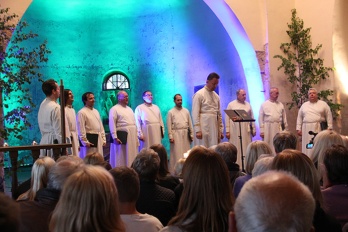 XX Suure-Jaani muusikafestival.Püha Danilovi kloostri meeskoor Moskvast Suure-Jaani õigeusu kirikus.