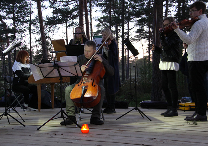 XX Suure-Jaani muusikafestival. Päikesetõusukontsert Hüpassare rabasaarel.